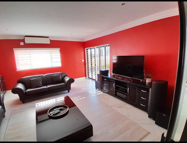 3 BEDROOM BED & BREAKFAST FOR SALE IN SAFARI GARDENS